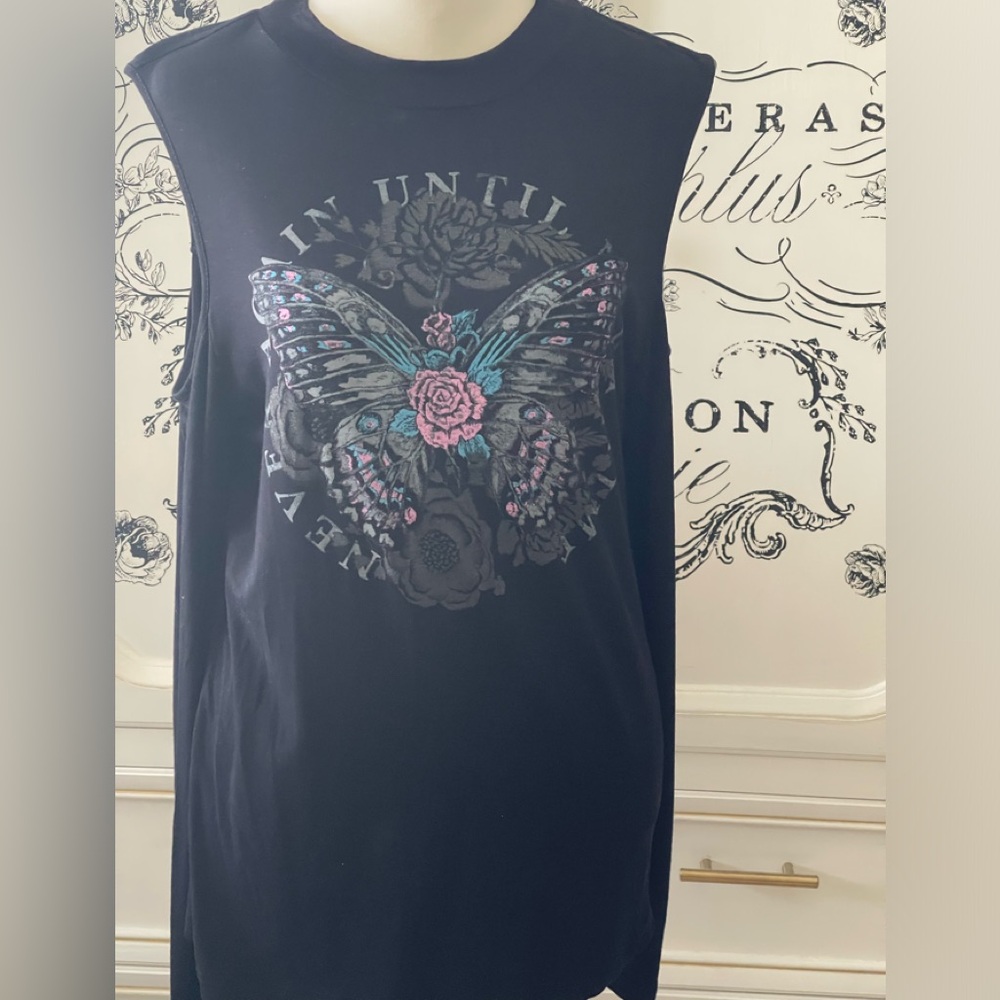 VENUS Black cold shoulder graphic tee